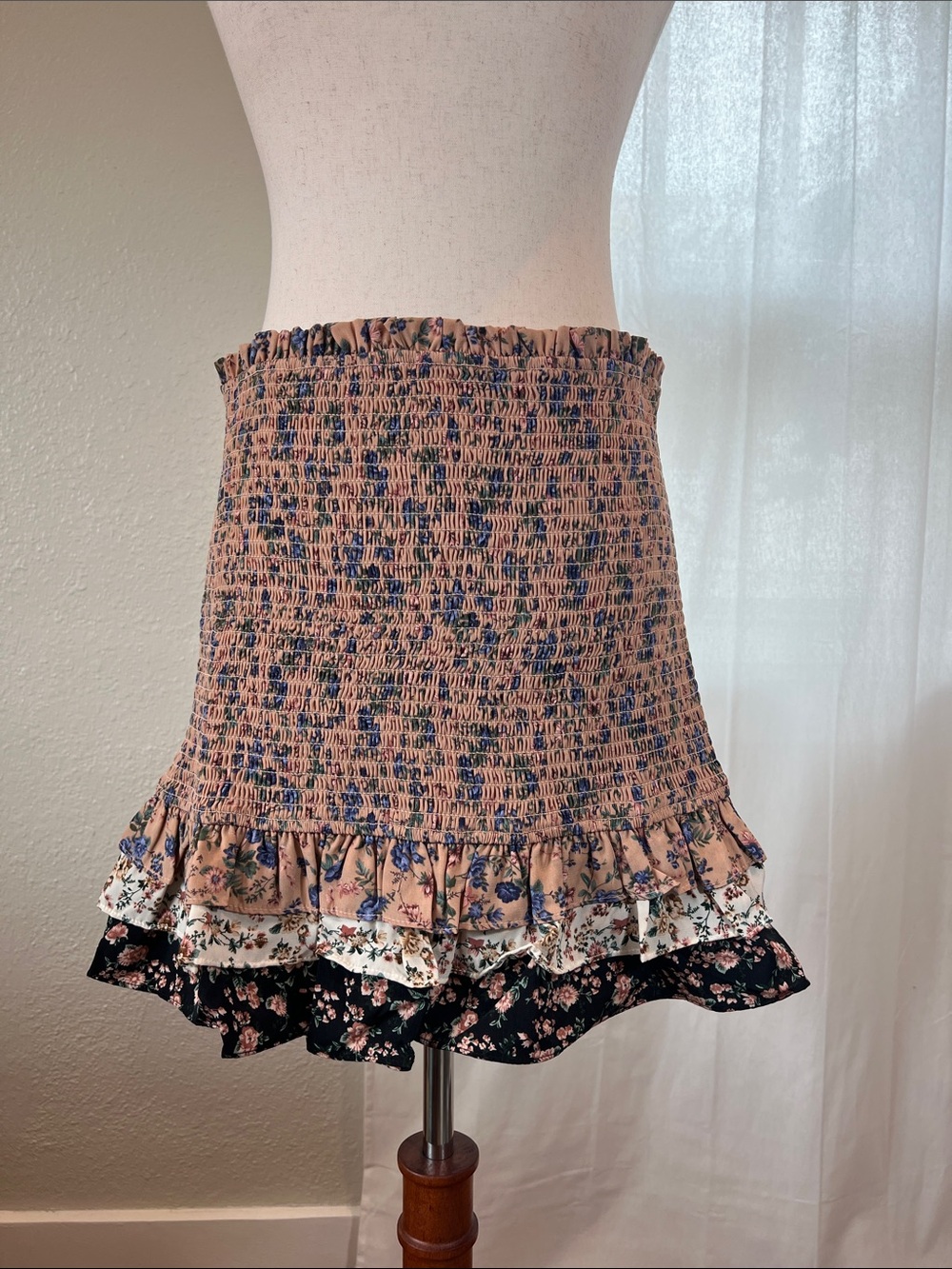 Free the Roses Floral Multicolor Smocked Ruffle Mini Skirt. Size L. NWT